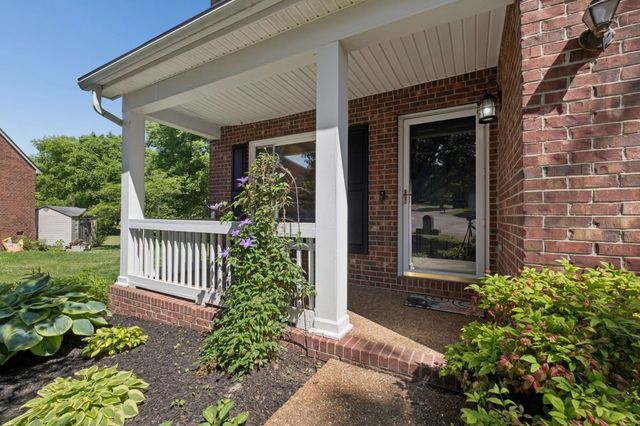 909 Buckskin Ct, Nashville, TN 37221