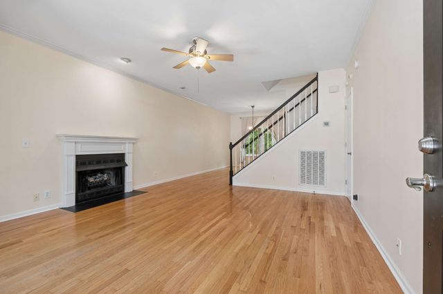 909 Buckskin Ct, Nashville, TN 37221