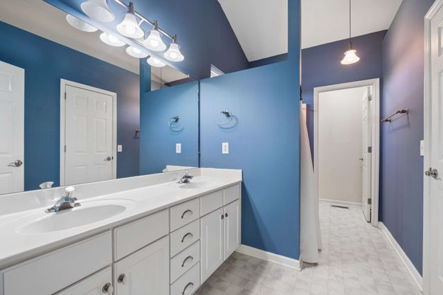 909 Buckskin Ct, Nashville, TN 37221