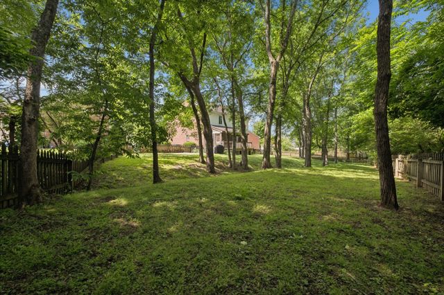 909 Buckskin Ct, Nashville, TN 37221