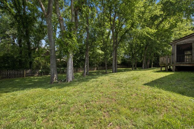 909 Buckskin Ct, Nashville, TN 37221