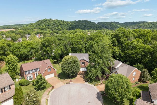 909 Buckskin Ct, Nashville, TN 37221