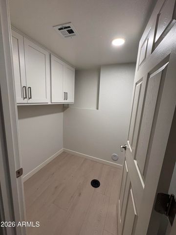 121 E SANTA CRUZ Drive, Tempe, AZ 85282