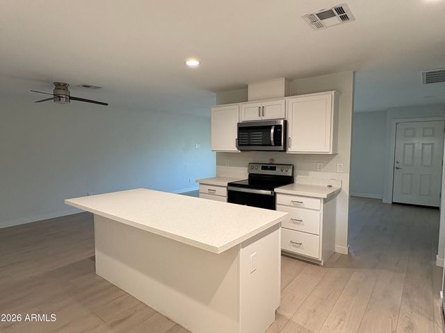 121 E SANTA CRUZ Drive, Tempe, AZ 85282