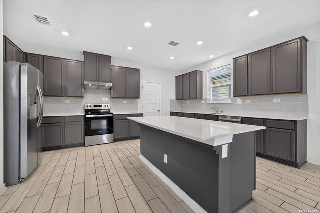 3536 Under Par, San Antonio, TX 78245