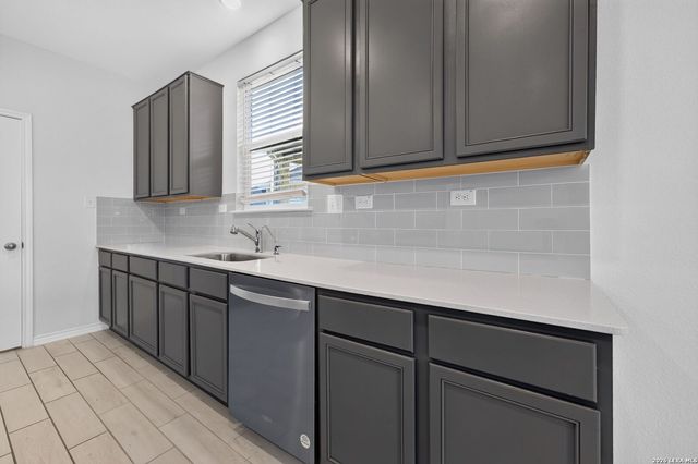 3536 Under Par, San Antonio, TX 78245