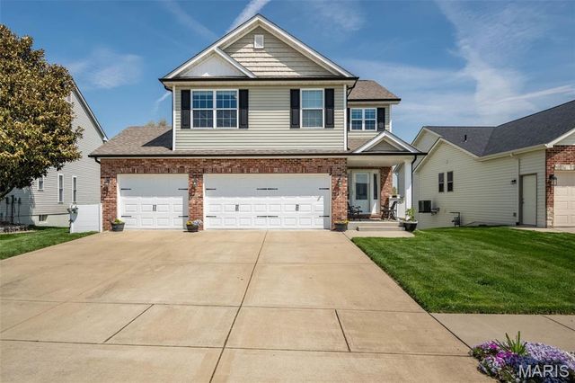 1338 Orchard Lakes Circle, Belleville, IL 62220