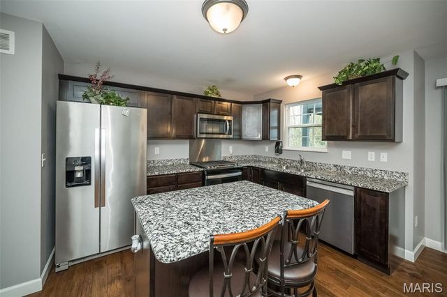 1338 Orchard Lakes Circle, Belleville, IL 62220