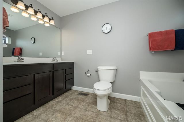 1338 Orchard Lakes Circle, Belleville, IL 62220