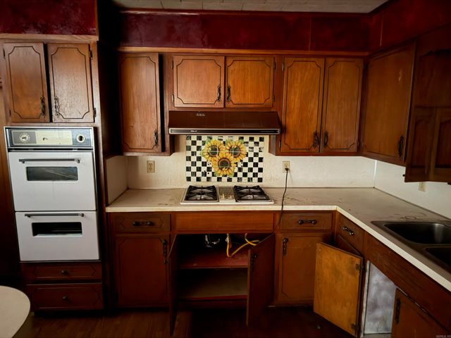 3320 S Main St, Pine Bluff, AR 71601