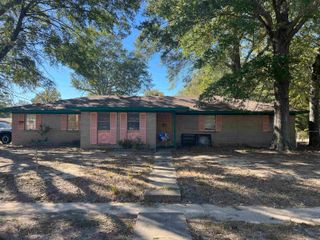 3320 S Main St, Pine Bluff, AR 71601