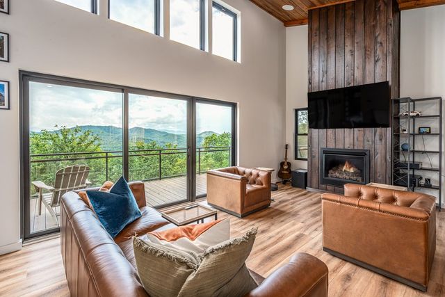 629 Peaks Drive, Hayesville, NC 28904