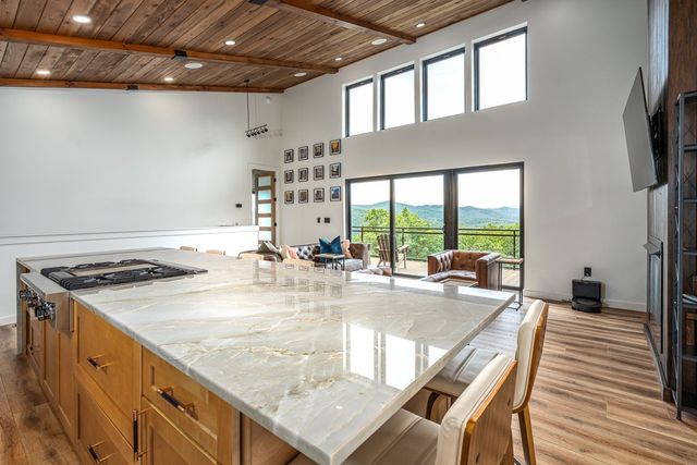 629 Peaks Drive, Hayesville, NC 28904