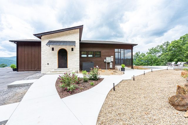 629 Peaks Drive, Hayesville, NC 28904