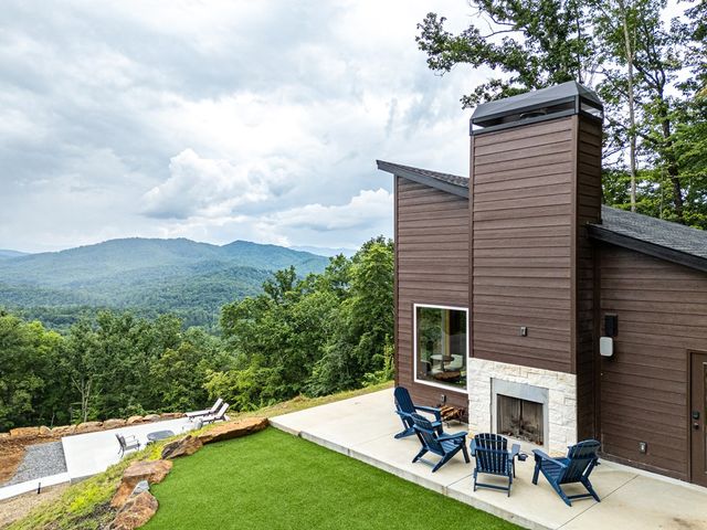 629 Peaks Drive, Hayesville, NC 28904