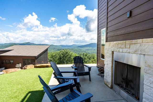 629 Peaks Drive, Hayesville, NC 28904