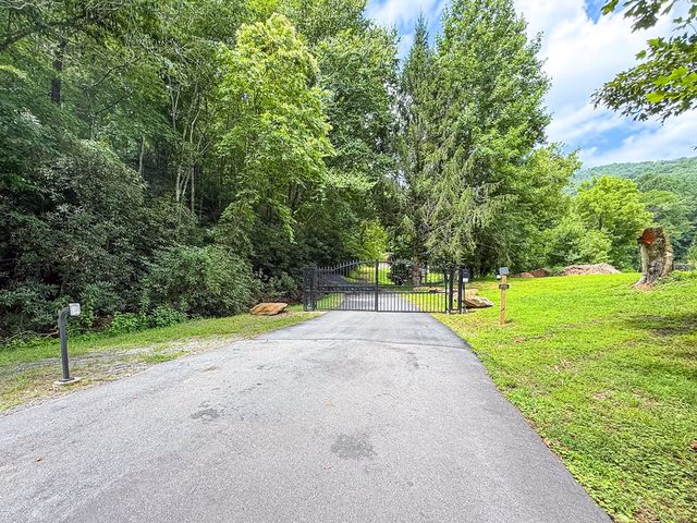 629 Peaks Drive, Hayesville, NC 28904