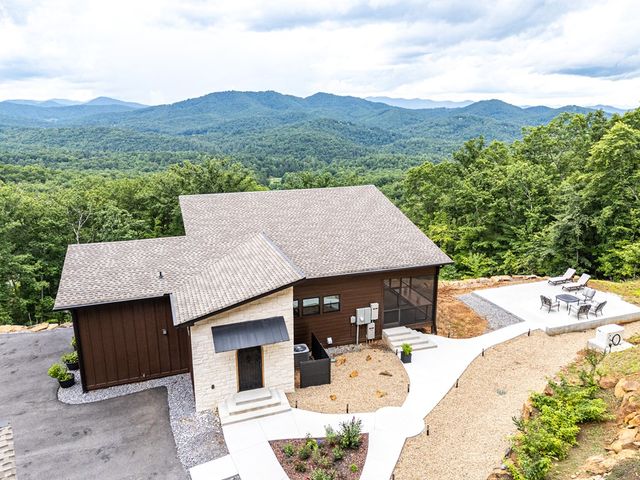 629 Peaks Drive, Hayesville, NC 28904