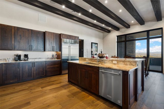 32 Via Del Caballo, Santa Fe, NM 87506