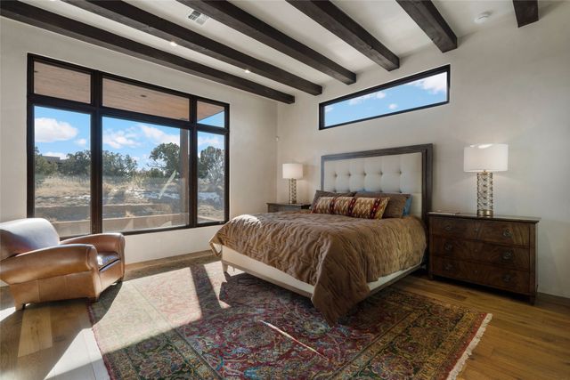 32 Via Del Caballo, Santa Fe, NM 87506