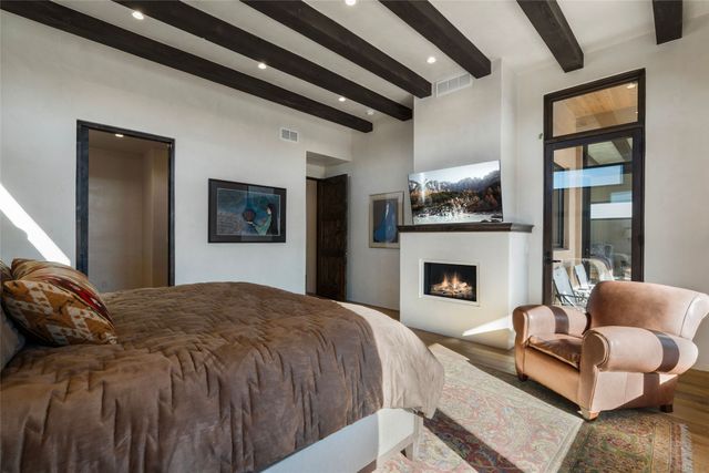 32 Via Del Caballo, Santa Fe, NM 87506