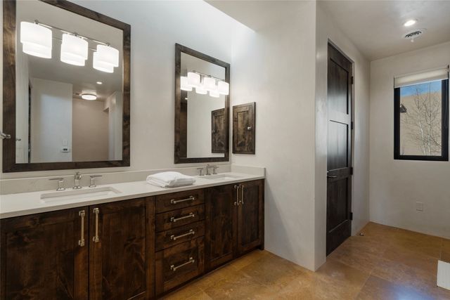 32 Via Del Caballo, Santa Fe, NM 87506