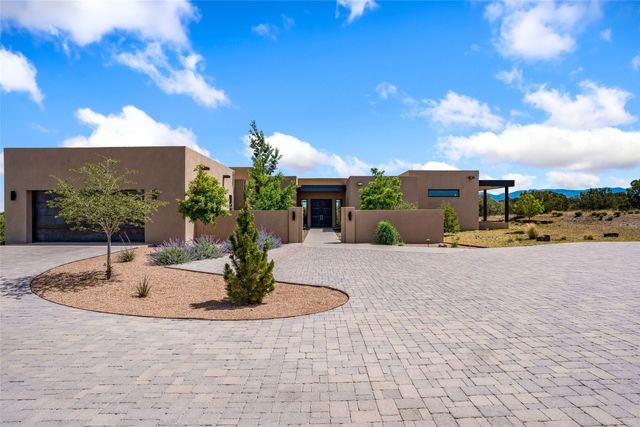 32 Via Del Caballo, Santa Fe, NM 87506