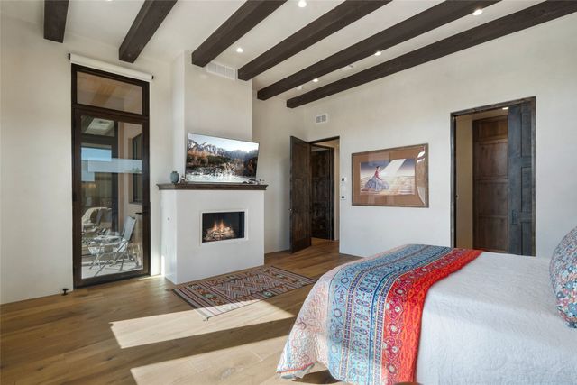 32 Via Del Caballo, Santa Fe, NM 87506