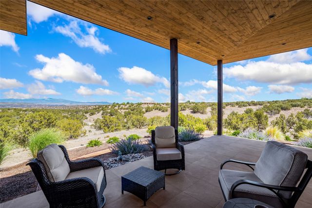 32 Via Del Caballo, Santa Fe, NM 87506