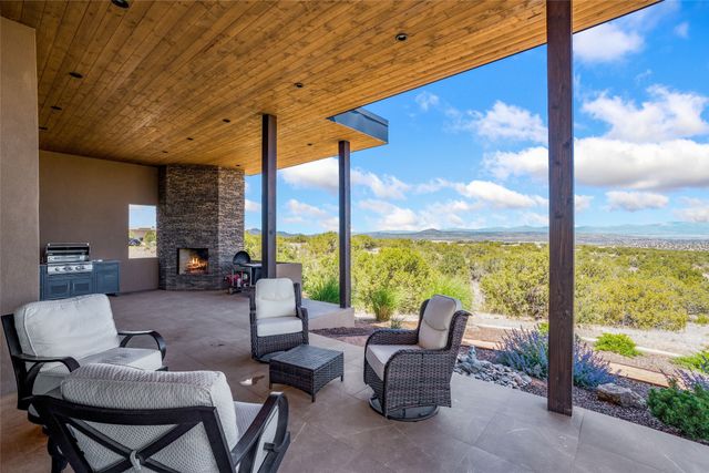 32 Via Del Caballo, Santa Fe, NM 87506
