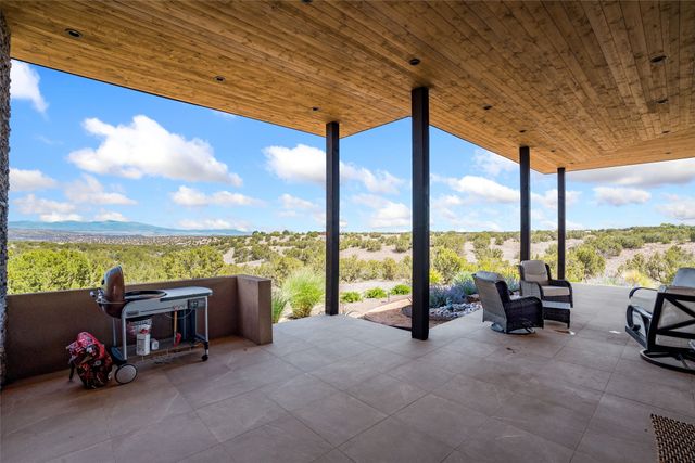 32 Via Del Caballo, Santa Fe, NM 87506