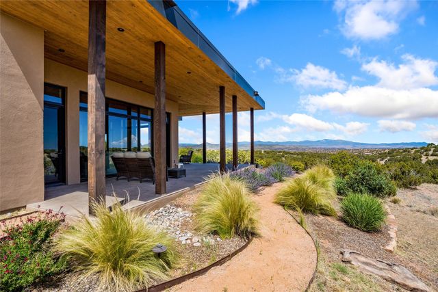 32 Via Del Caballo, Santa Fe, NM 87506