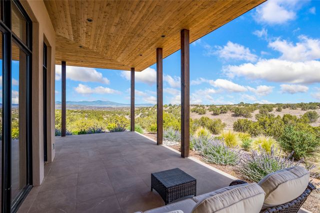 32 Via Del Caballo, Santa Fe, NM 87506
