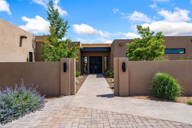 32 Via Del Caballo, Santa Fe, NM 87506