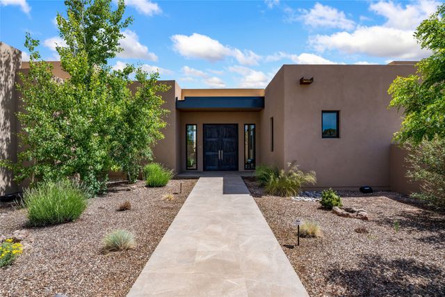32 Via Del Caballo, Santa Fe, NM 87506