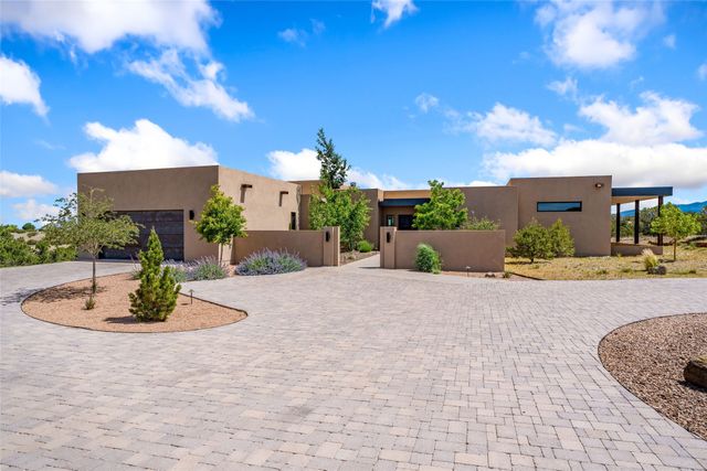 32 Via Del Caballo, Santa Fe, NM 87506