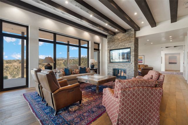 32 Via Del Caballo, Santa Fe, NM 87506
