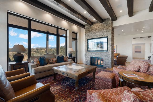 32 Via Del Caballo, Santa Fe, NM 87506