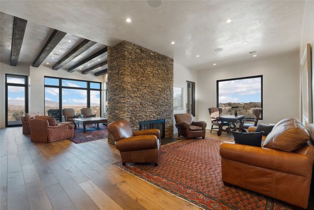 32 Via Del Caballo, Santa Fe, NM 87506