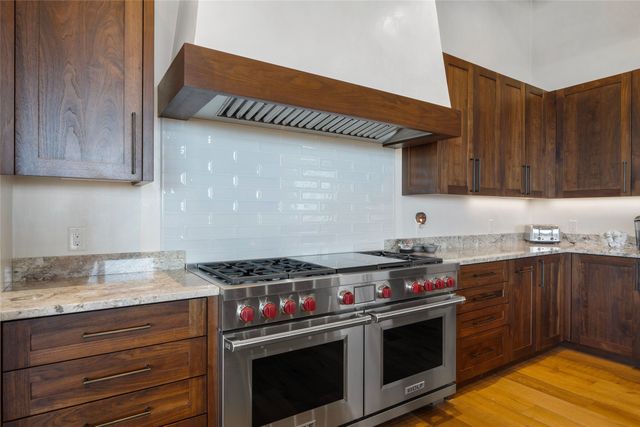 32 Via Del Caballo, Santa Fe, NM 87506