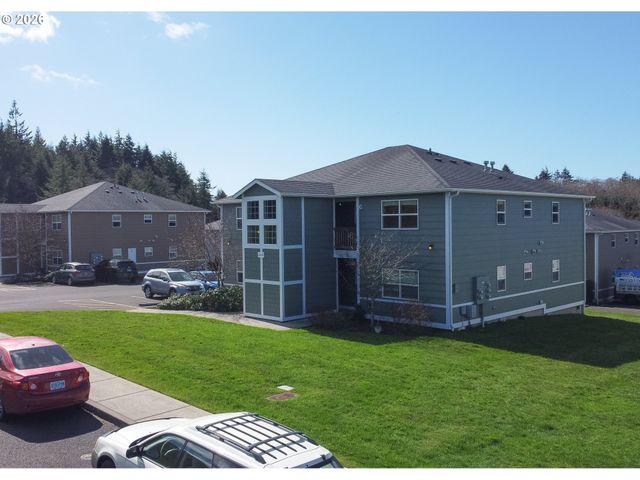 2037 Se HUCKLEBERRY Ave, Warrenton, OR 97146