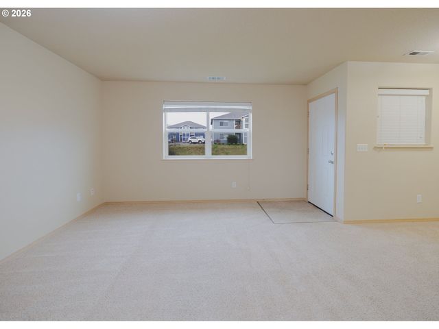 2037 Se HUCKLEBERRY Ave, Warrenton, OR 97146