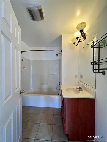 527 West Thames Street 10, Norwich, CT 06360