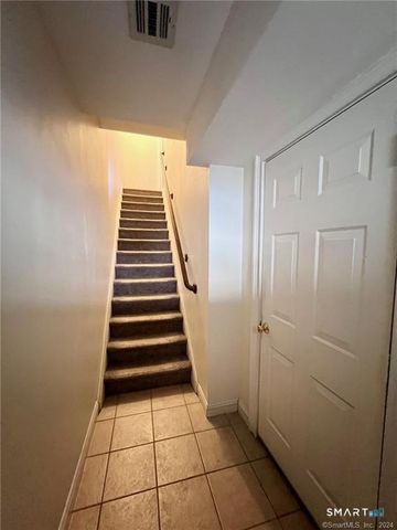 527 West Thames Street 10, Norwich, CT 06360