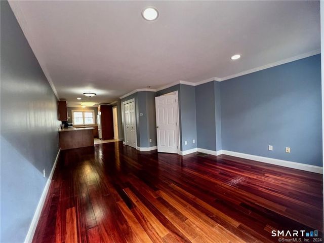 527 West Thames Street 10, Norwich, CT 06360