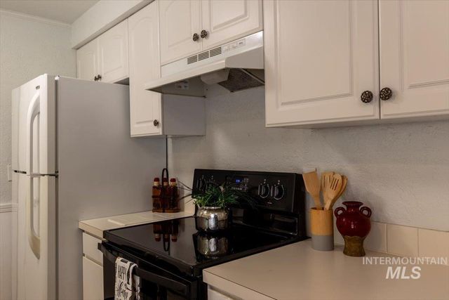 45 S Westwood St, Nampa, ID 83651