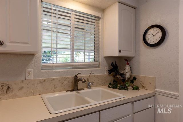 45 S Westwood St, Nampa, ID 83651