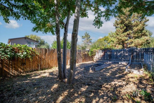 45 S Westwood St, Nampa, ID 83651