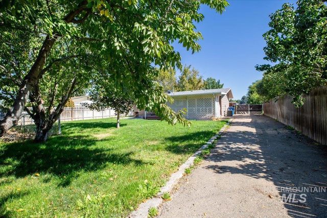 45 S Westwood St, Nampa, ID 83651