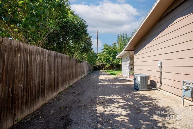 45 S Westwood St, Nampa, ID 83651